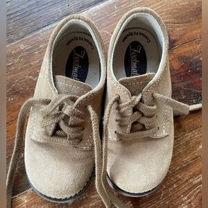 Footmates brown lace up in size 8